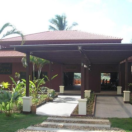Tamarind Grand Resort Mae Sariang Buitenkant foto