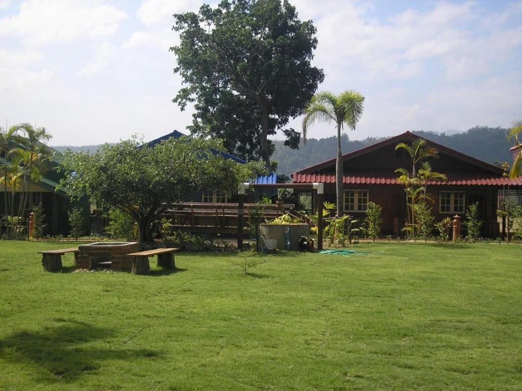 Tamarind Grand Resort Mae Sariang Buitenkant foto