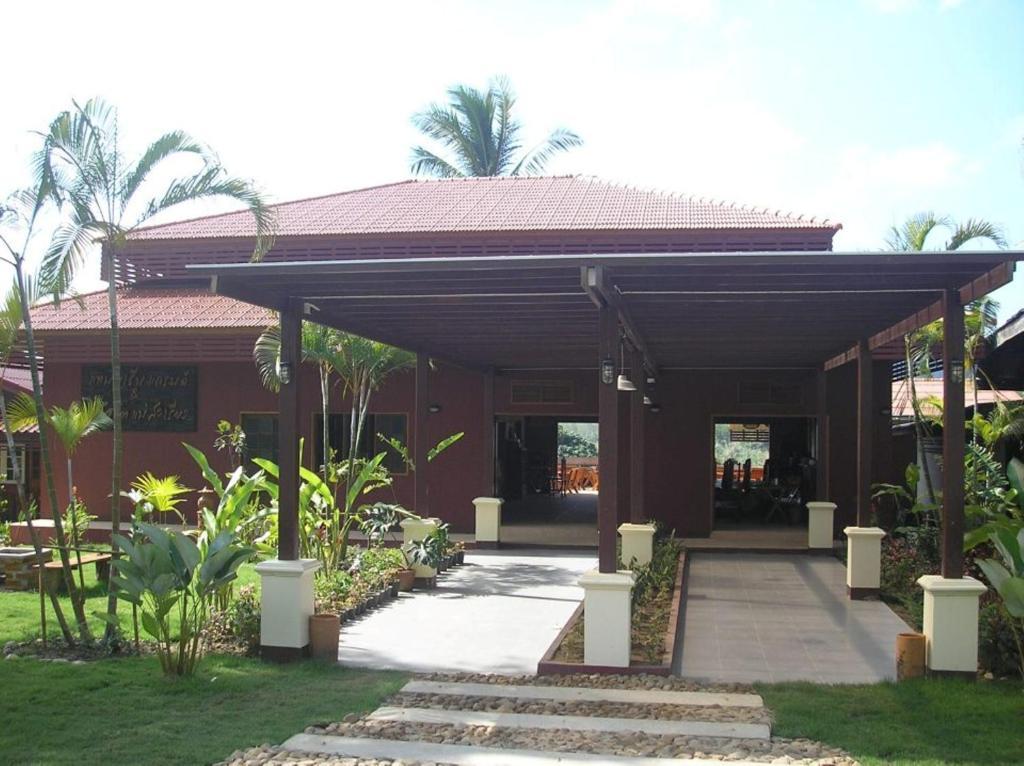 Tamarind Grand Resort Mae Sariang Buitenkant foto