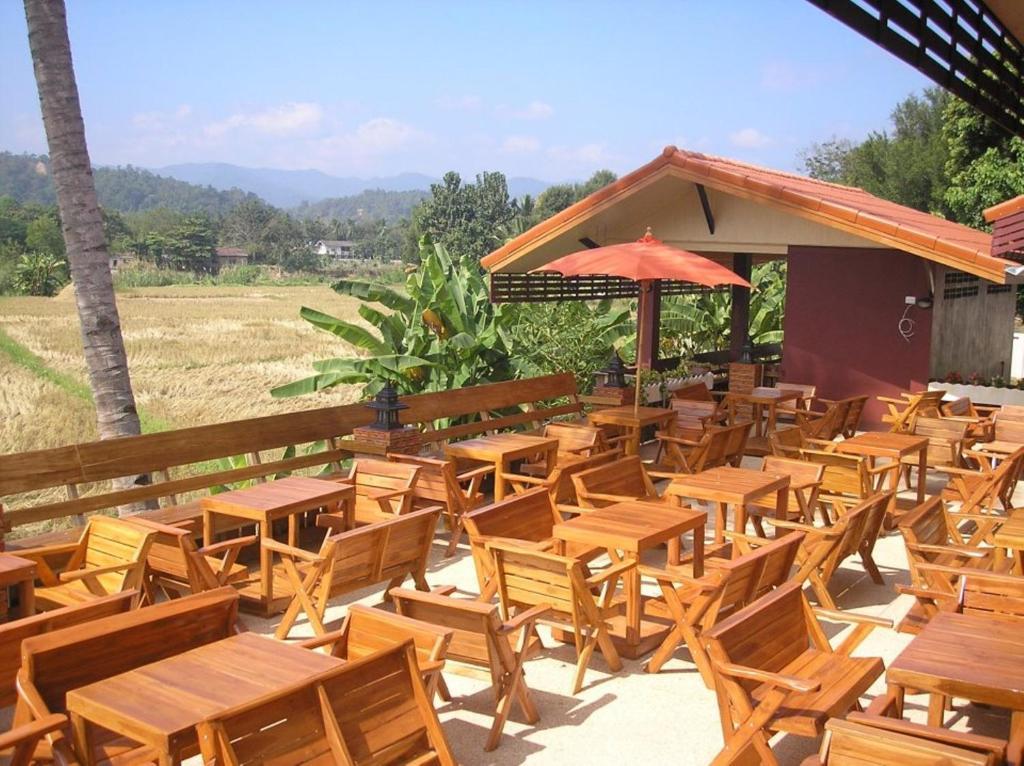 Tamarind Grand Resort Mae Sariang Buitenkant foto