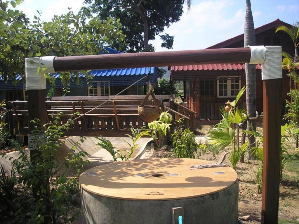 Tamarind Grand Resort Mae Sariang Buitenkant foto