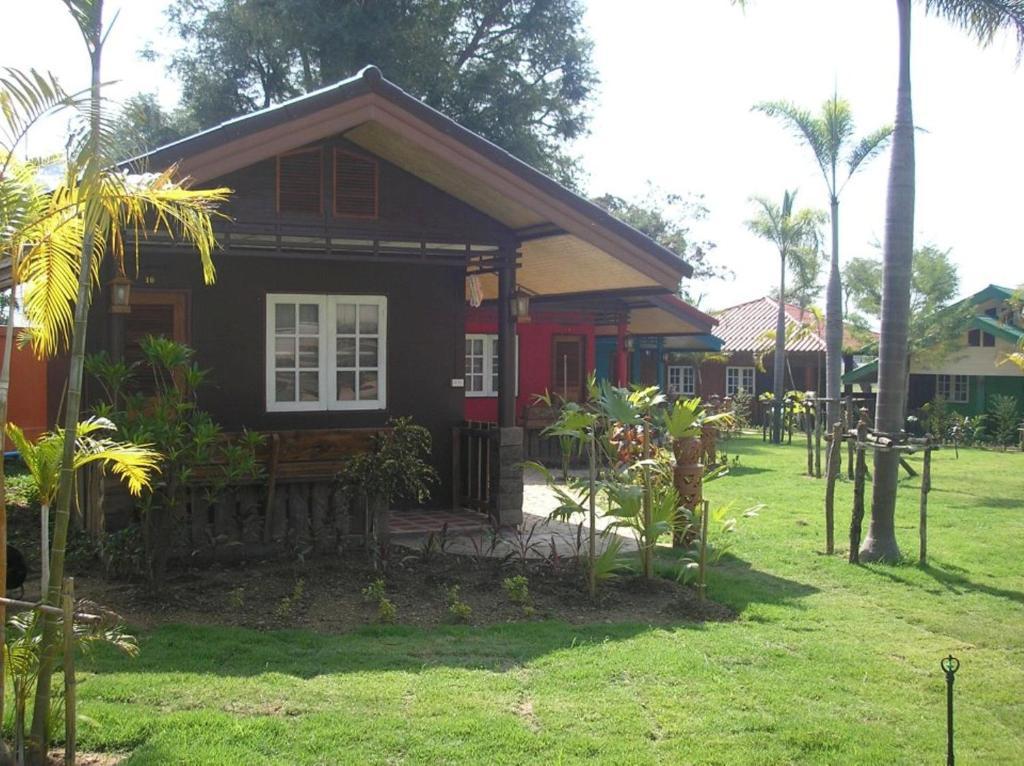 Tamarind Grand Resort Mae Sariang Buitenkant foto