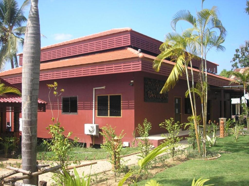 Tamarind Grand Resort Mae Sariang Buitenkant foto