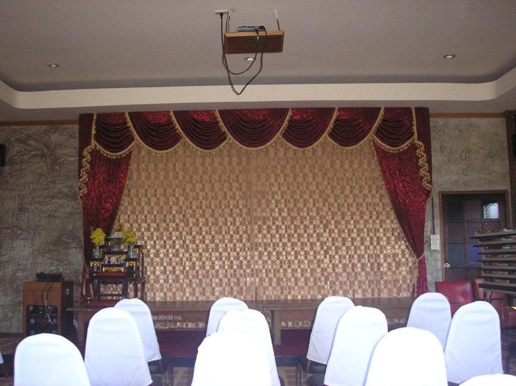 Tamarind Grand Resort Mae Sariang Buitenkant foto