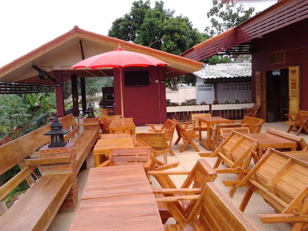 Tamarind Grand Resort Mae Sariang Buitenkant foto