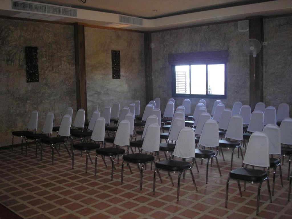 Tamarind Grand Resort Mae Sariang Buitenkant foto